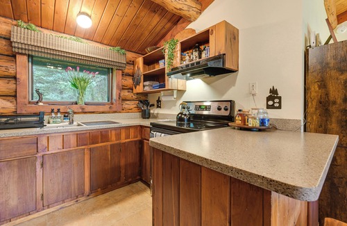Diamond Ridge Cabin | Hike, Fish & Explore Homer Spit: Forested Cabin!