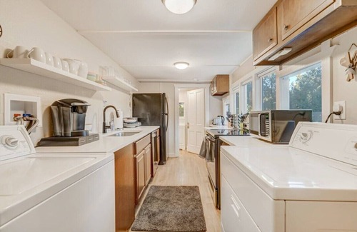 Skyway House | Hiker's Hideaway! Nature Escape, BBQ & Pit Trails