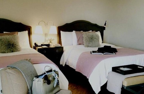 East Hollywood House | Hiking Break at Runyon Canyon Park! Pet-friendly Unit, Pool, Onsite Parking!