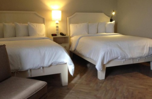 East Hollywood House | Hiking Break at Runyon Canyon Park! 2 Pet-friendly Rooms, Pool, Onsite Parking!