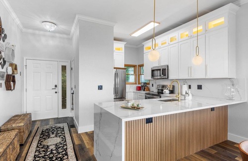 Mountain Air Condo | Hiking On-Site: Mtn-View Burnsville Condo!