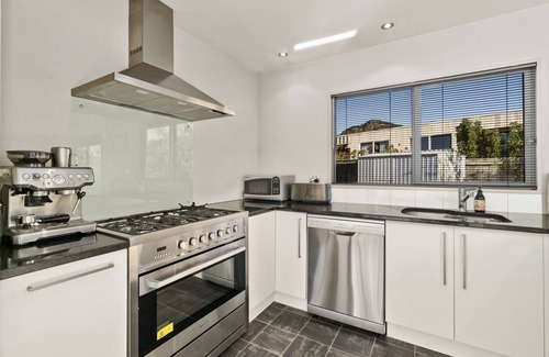 Albert Town House | Hikuwai Family Retreat - Albert Town Holiday Home