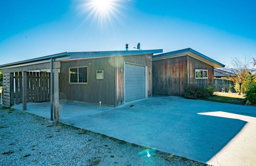Albert Town House | Hikuwai Family Retreat - Albert Town Holiday Home