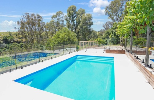 Merrijig House | Hil & Jack's - Cozy Cabin with Modern Twist | Seasonal Pool | Delatite River Frontage