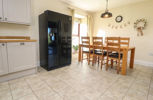 Clitheroe Cottage | HILL BROOK BARN, family friendly, with hot tub in Chatburn