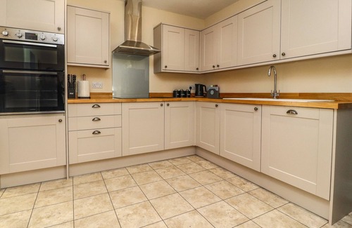 Clitheroe Cottage | HILL BROOK BARN, family friendly, with hot tub in Chatburn