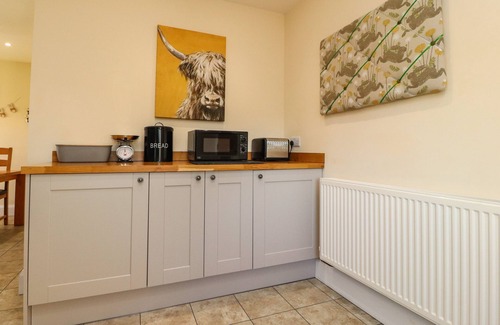 Clitheroe Cottage | HILL BROOK BARN, family friendly, with hot tub in Chatburn