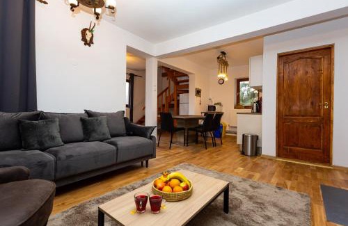 Calatele Ski Chalet | Hill Chalet