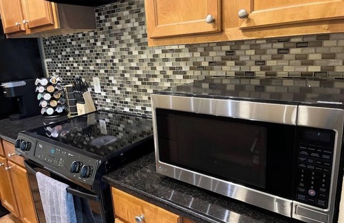Hill Country Galleria Apartment | Hill Country Galleria Getaway! Walk to everything!