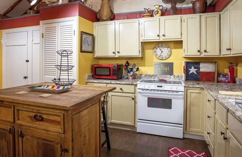 Ingram House | Hill Country Retreat - 2 bedroom/2 bath
