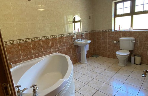 Drumaness Other | Hill Farm Spacious 4-Bed Countryside Home