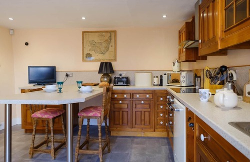 Framlingham Cottage | Hill House Apartment - sleeps 2 guests in 1 bedroom