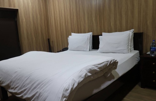 Mount Abu Hotel | Hill 'N' You - A Boutique Garden Resort