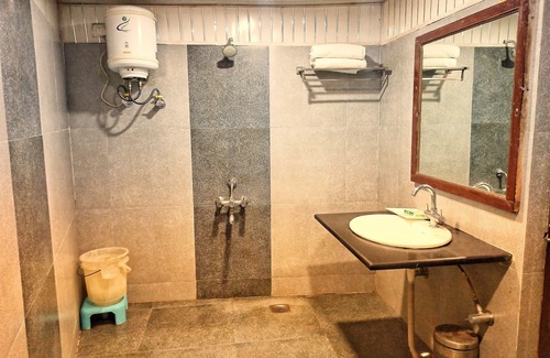 Mount Abu Hotel | Hill 'N' You - A Boutique Garden Resort