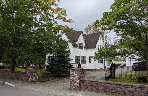 Grand Falls - Windsor Bed & Breakfast | Hill Road Manor Bed & Breakfast