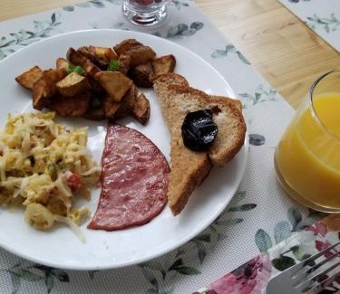 Grand Falls - Windsor Bed & Breakfast | Hill Road Manor Bed & Breakfast