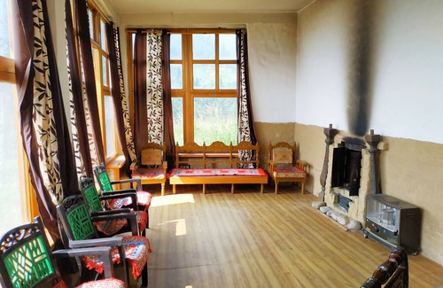 Old Manali House | Hill top house 2br, incredible view, old Manali.