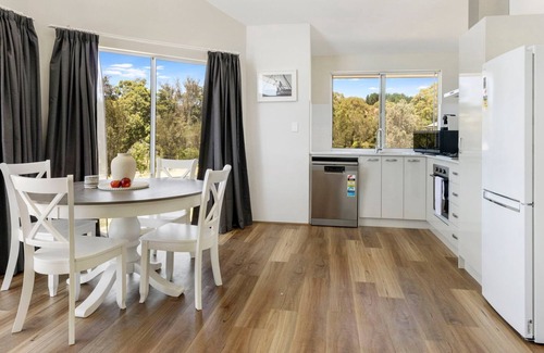 Nannup House | Hill View Cottages – Sail A & Sail B in Picturesque Nannup