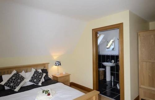 Ballymacarthur Bed & Breakfast | HILL VIEW FAMILY SUITE