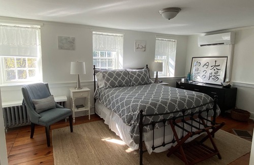 Blue Ridge Other | Hillandale Farmhouse circa 1774 - 6 bedrooms, sleeps 14, newly renovated