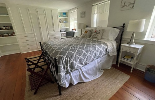 Blue Ridge Other | Hillandale Farmhouse circa 1774 - 6 bedrooms, sleeps 14, newly renovated