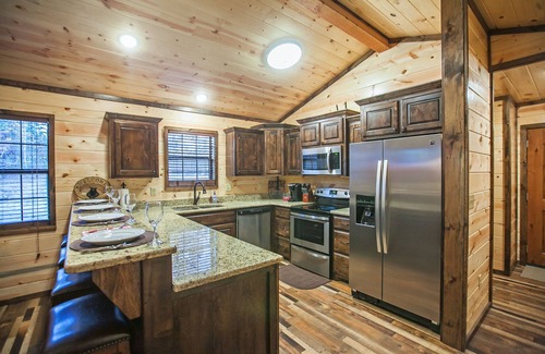 Octavia Cabin | Hillbilly Hideout rustic elegance, hot tub, hammock , gourmet kitchen