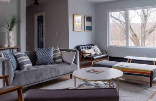 Hurley House | Hillcrest Cottage - Sunny & Stylish near Kingston