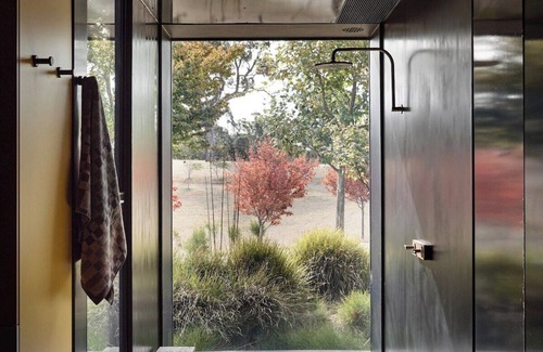 Metcalfe House | HILLPLAINS HOUSE + COTTAGE - 100% OFF GRID LUXURY