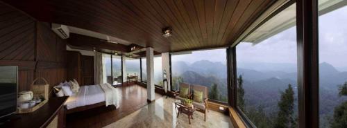 Thekkady Hotel | Hills & Hues