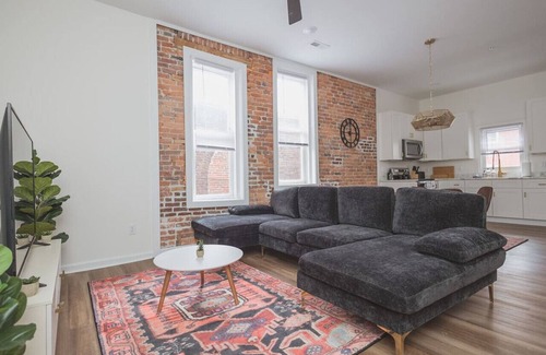 Martinsburg Apartment | Hillsborough Castle- Efficiency Suite