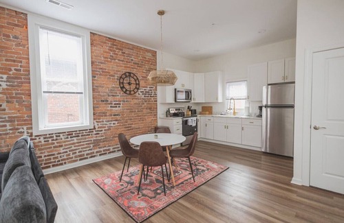 Martinsburg Apartment | Hillsborough Castle- Efficiency Suite