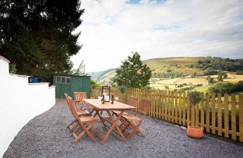 Glyndyfrdwy House | Hillside Cottage, countryside views near Llangollen