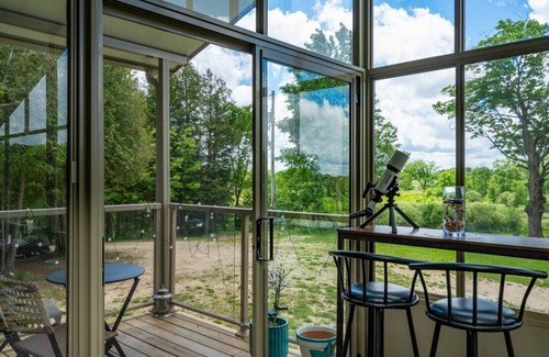 Markdale House | Hillside Haven Retreat: Sunroom & Pond Escape!