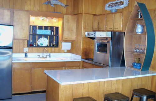 Hardy Cabin | Hillside Haven secluded vintage cabin with hot tub