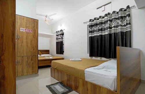 Gudalur Hotel | Hillside Hideaway