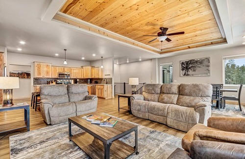 Breckenridge Heights House | Hillside Lodge - 7BR, Great Location with Views!