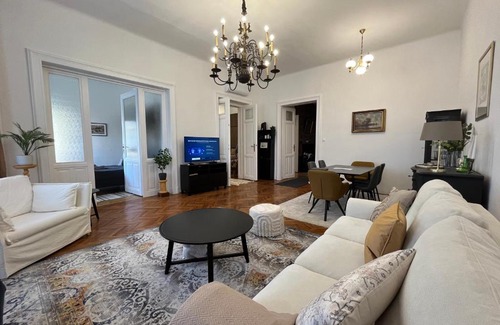 Gellert Hill Apartment | Hillside Luxury Residence Budapest with free garage