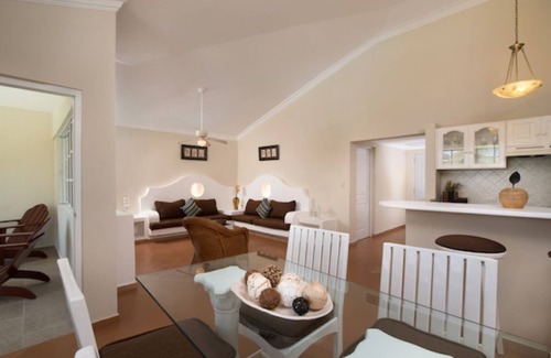 Los Maestros Condo | Hillside Residence Suites - 1 & 2 Bedroom - Gold or Black All-Inclusive