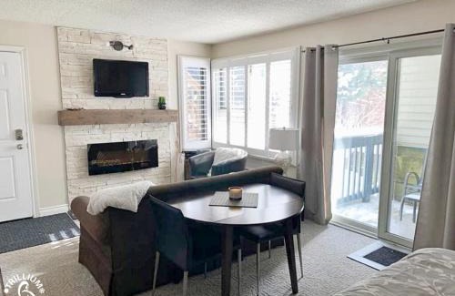 Craigleith House | Hillside Studio 1 in Blue Mountain, Mountain View, Full Kitchen, Free Parking
