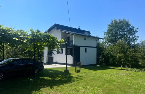 Hadzici Villa | Hillside Villa