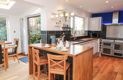 Combe Martin House | HILLSVIEW, pet friendly, character holiday cottage in Combe Martin