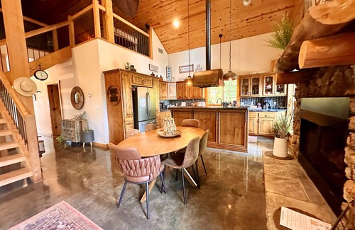 Imboden Cabin | Hilltop Cabin + Hot Tub, Wi-Fi, & Fireplace Bliss