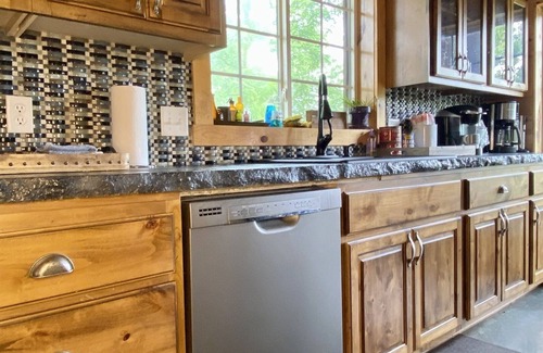 Imboden Cabin | Hilltop Cabin + Hot Tub, Wi-Fi, & Fireplace Bliss