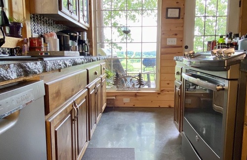 Imboden Cabin | Hilltop Cabin + Hot Tub, Wi-Fi, & Fireplace Bliss