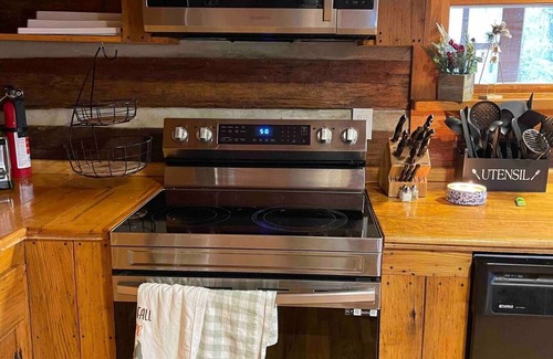 Marietta Cabin | Hilltop Cabin on a Winery Propertynn