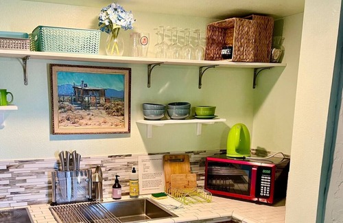 Twentynine Palms House | Hilltop Cabin + Starlink + Views + 10 mins to Park
