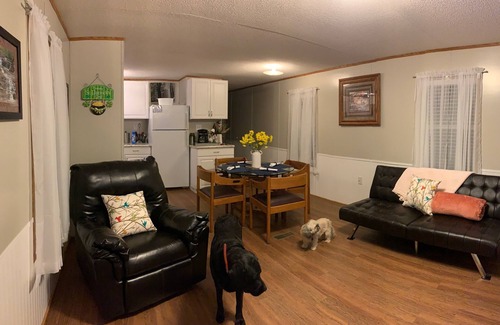 Murphysboro Cottage | Hilltop Cottage