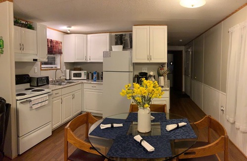 Murphysboro Cottage | Hilltop Cottage