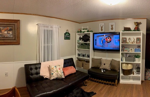 Murphysboro Cottage | Hilltop Cottage