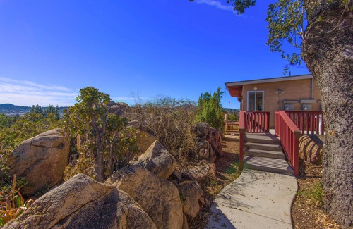 El Cajon Apartment | Hilltop Efficiency Apartment and Patio with Panoramic View